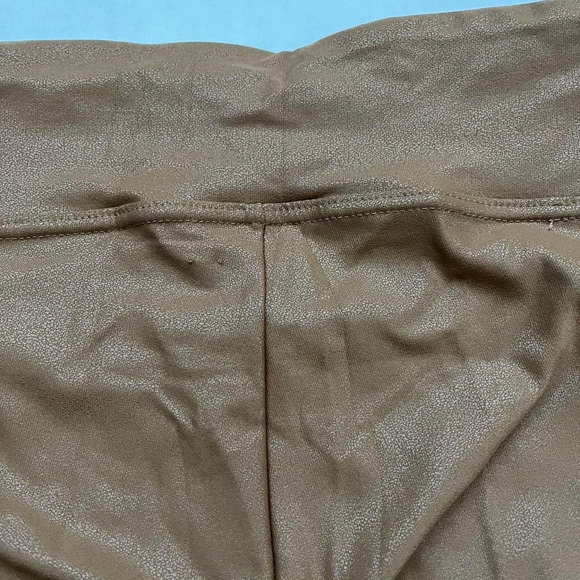 🎉6/$26🎉SANTINY Brown Faux Leather Leggings - Picture 5 of 6